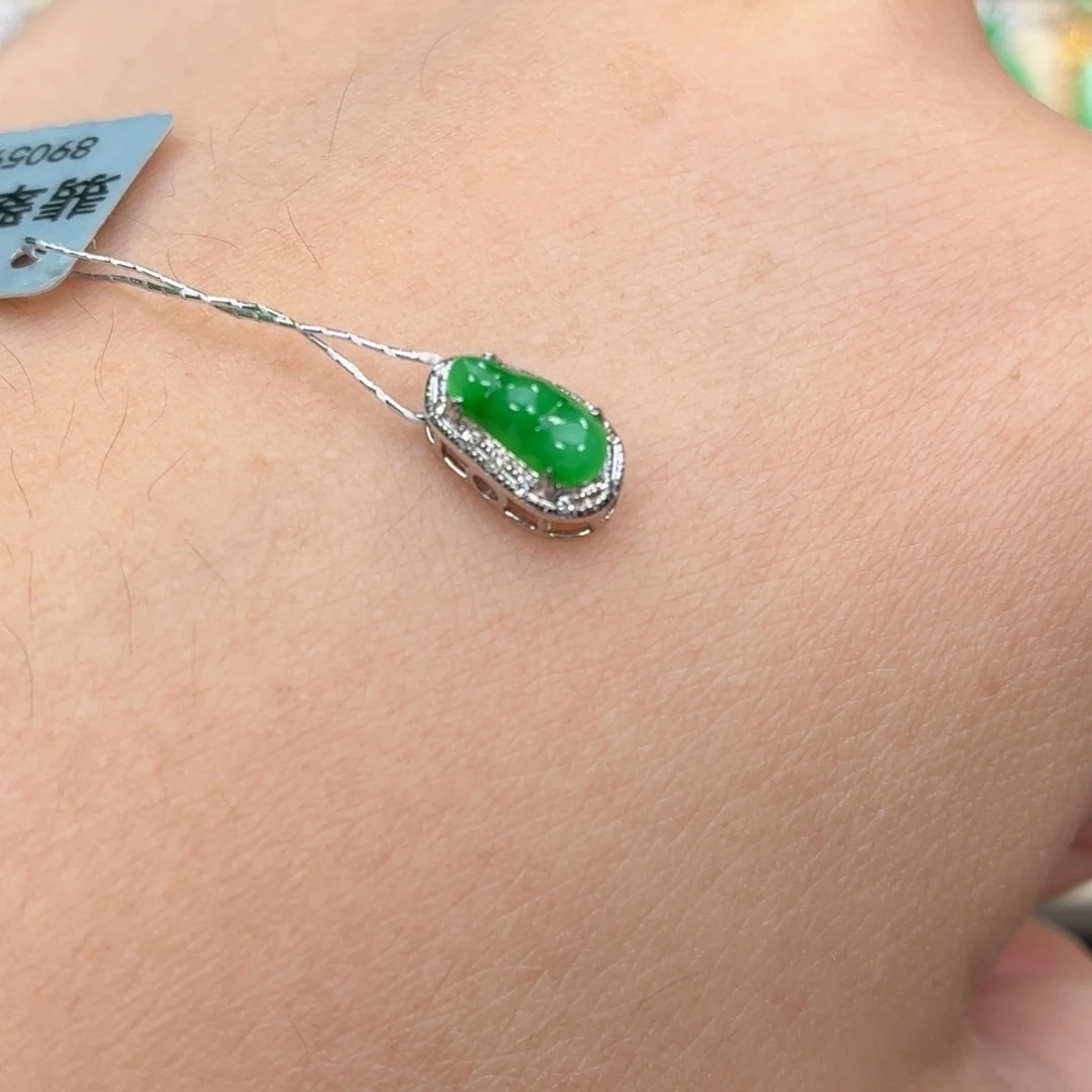 翡翠18K金镶嵌颈饰