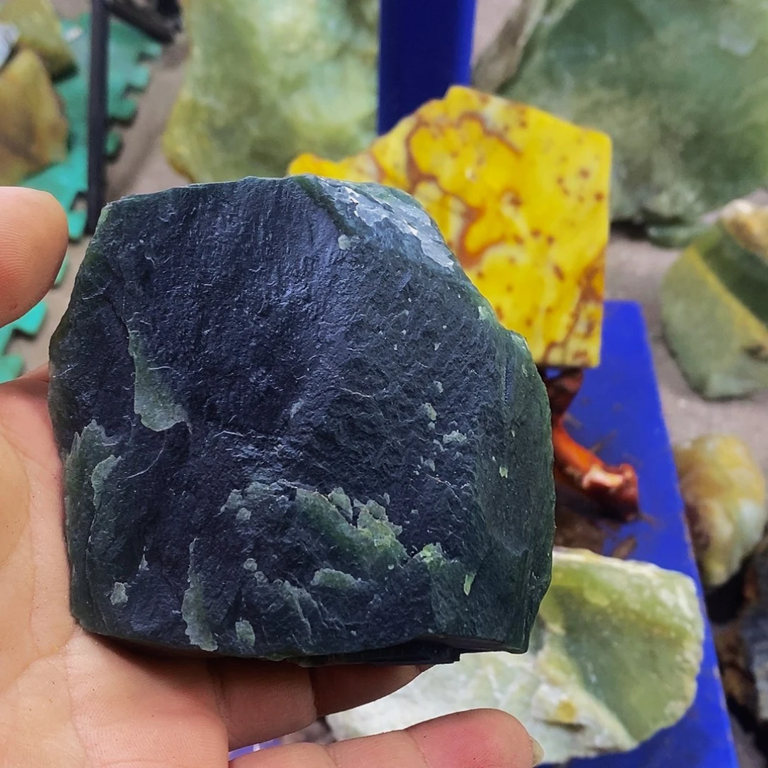 岫玉未镶嵌珠宝奇石手*日