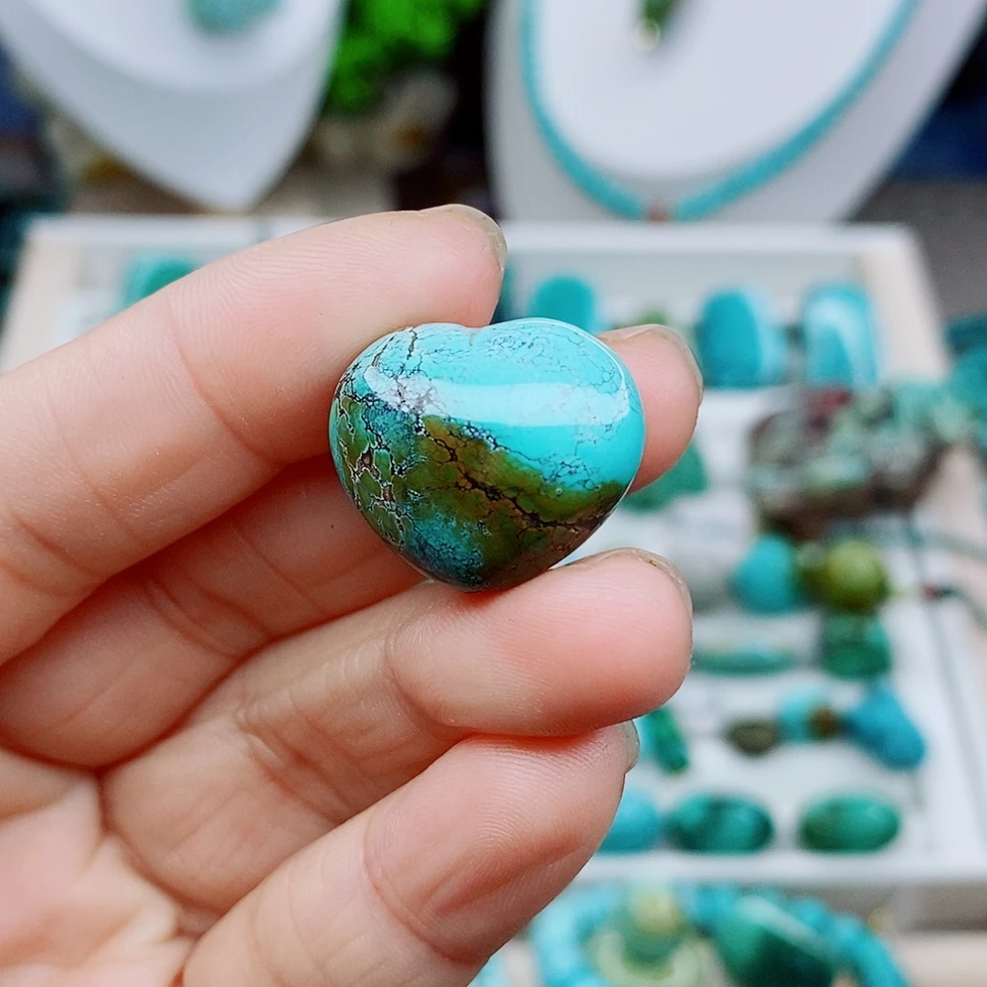 绿松石未镶嵌颈饰