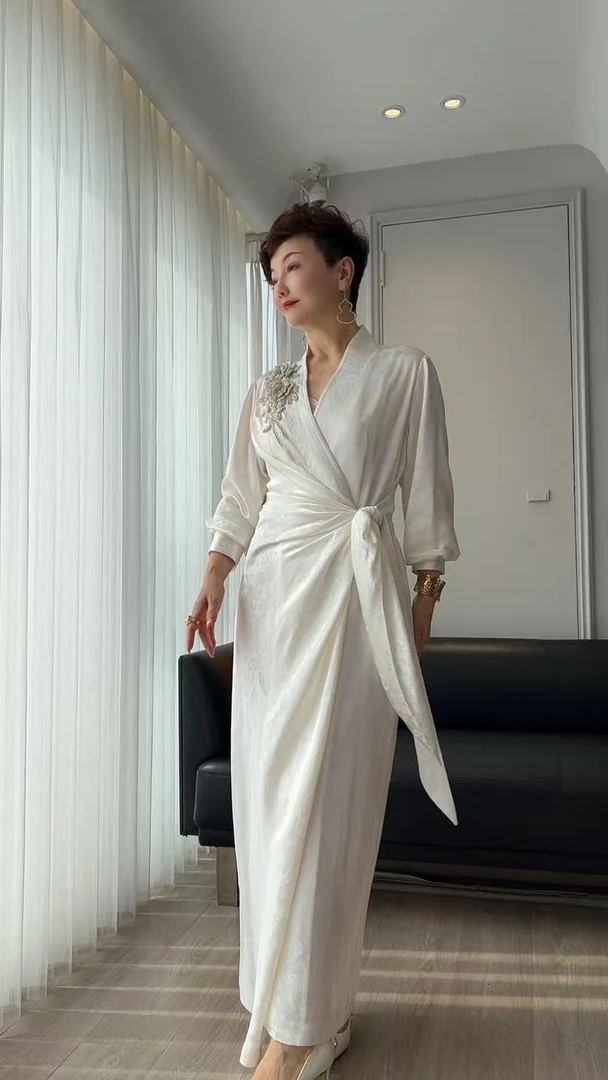 法式轻奢感设计师气质收腰重工钉珠连衣裙1016