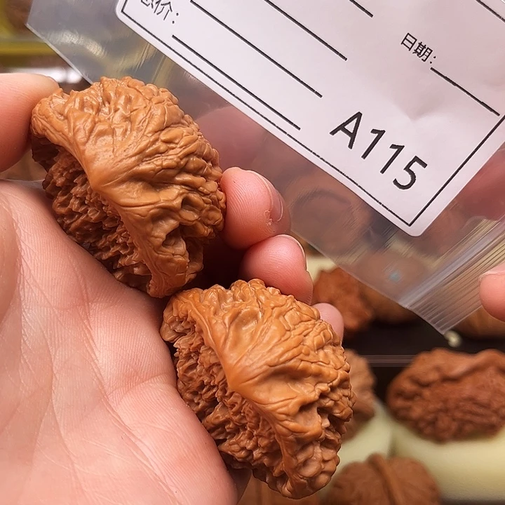 文玩核桃把件w x y w x y'