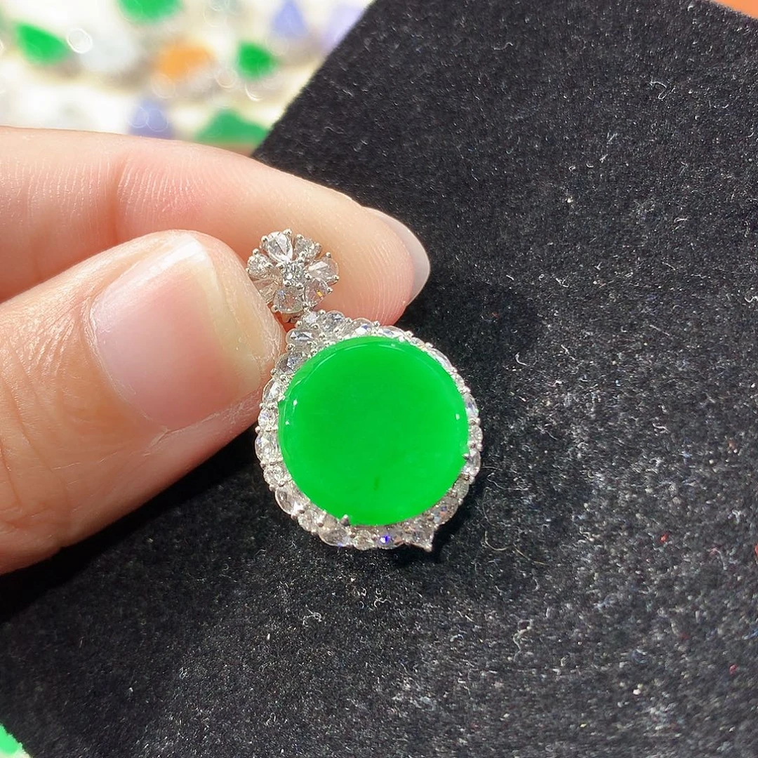 翡翠18K金镶嵌颈饰