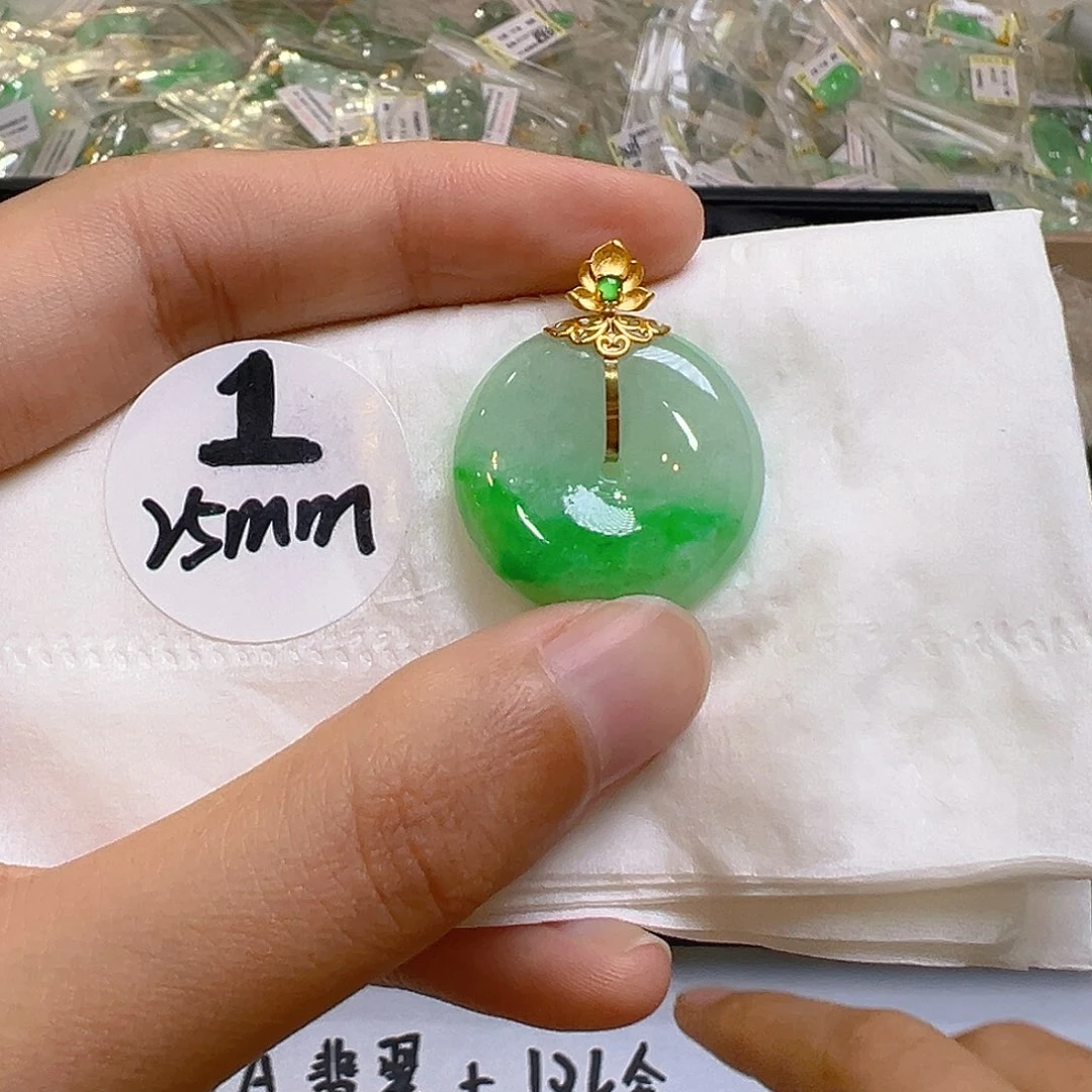 翡翠18K金镶嵌颈饰翡翠