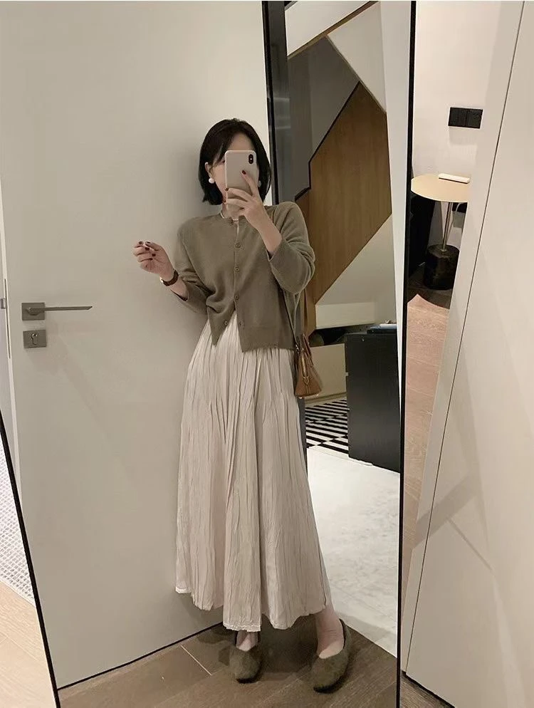 法式复古不规则褶缎面半身裙女2025早春新款松紧腰显瘦百褶a字裙