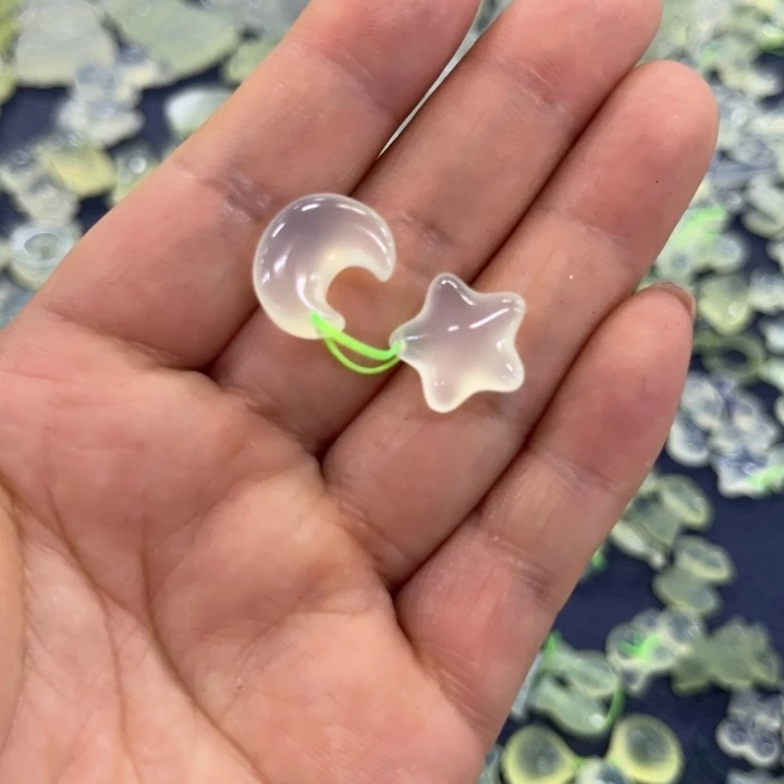大***子蛇纹石玉合金吊坠