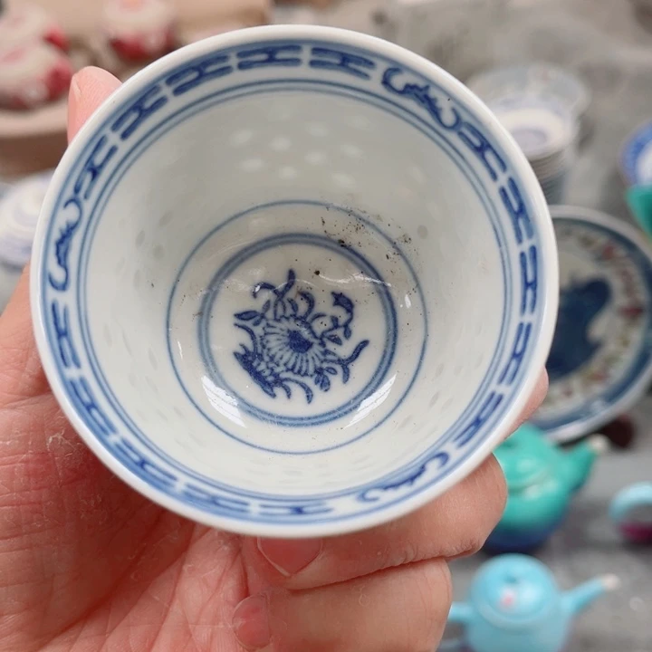 青花玲珑兰花二缸中玩玉底款