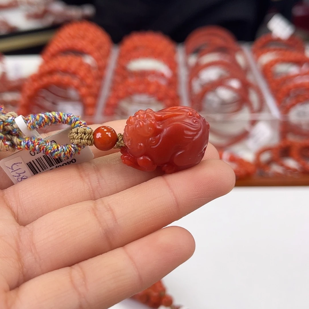 南红玛瑙川料锦红貔貅吊坠未镶嵌