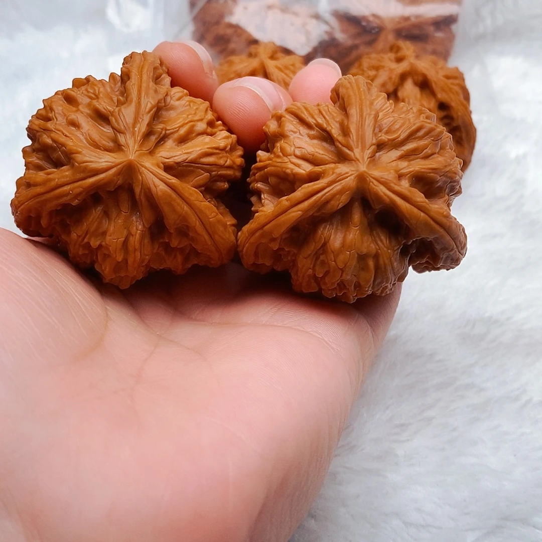 Q***风文玩核桃吊坠三棱