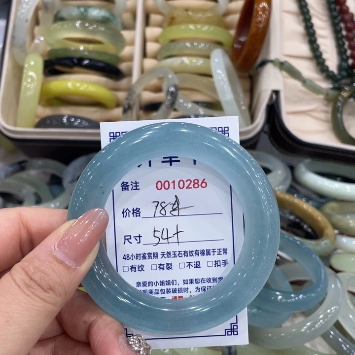 给***友蛇纹石玉未镶嵌手镯