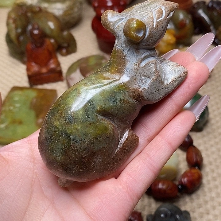 蛇纹石玉未镶嵌颈饰