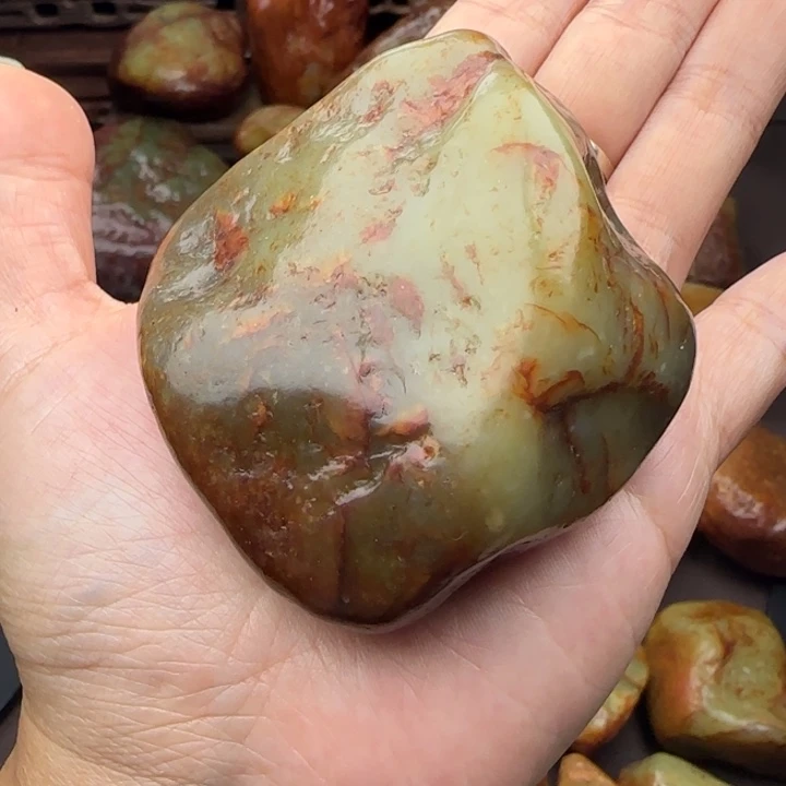 透闪石质玉未镶嵌珠宝奇石