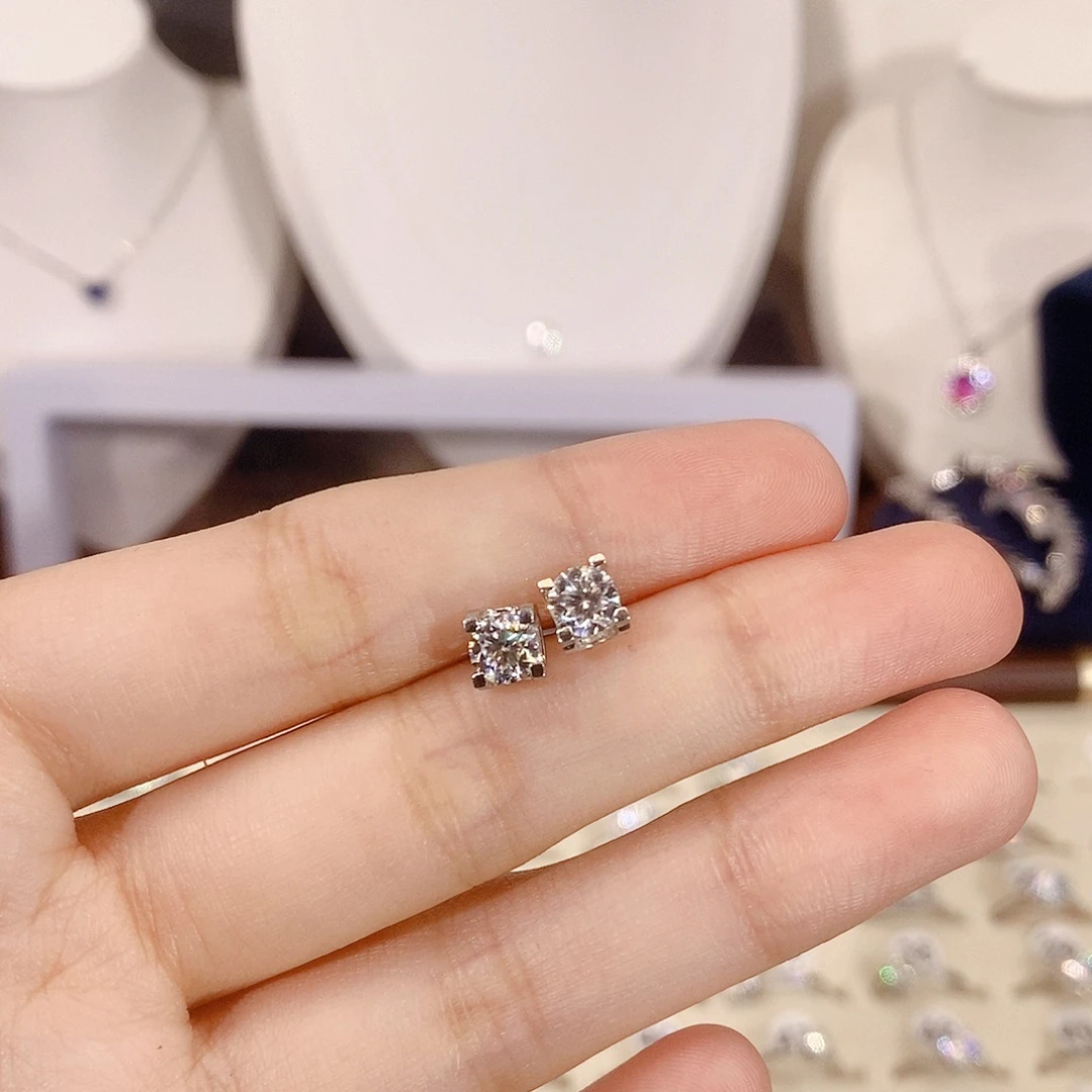 925银合成碳硅石牛头耳钉50分11号蓝色