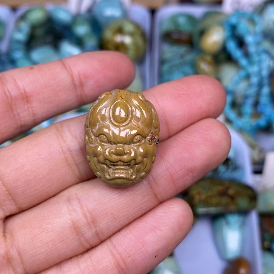 绿松石未镶嵌颈饰