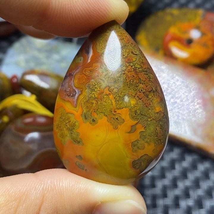 玛瑙/玉髓颈饰未镶嵌幸***释