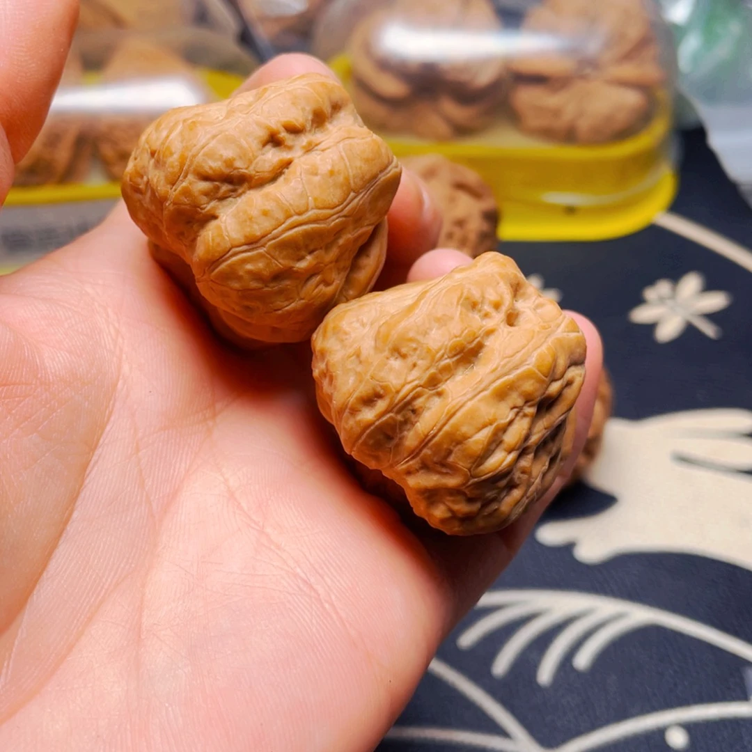 吊坠文玩核桃玉蝉一对