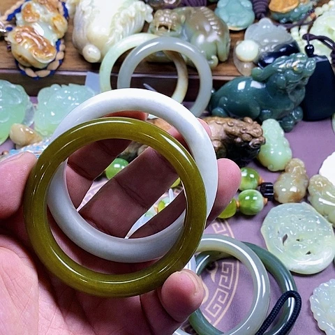 未镶嵌蛇纹石玉颈饰