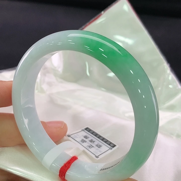 翡翠手镯未镶嵌正圈56