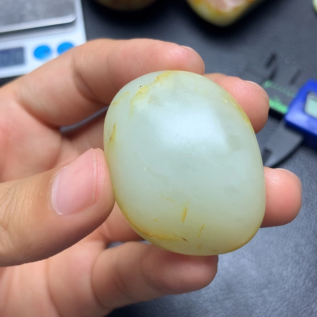 和田玉未镶嵌把件