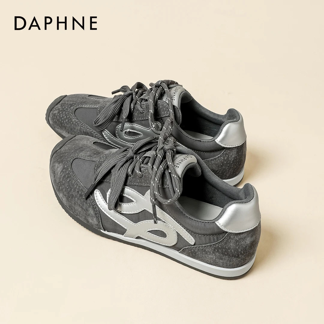 达芙妮休闲皮面软底德训鞋女2025秋季新款时尚百搭运动休闲鞋女鞋