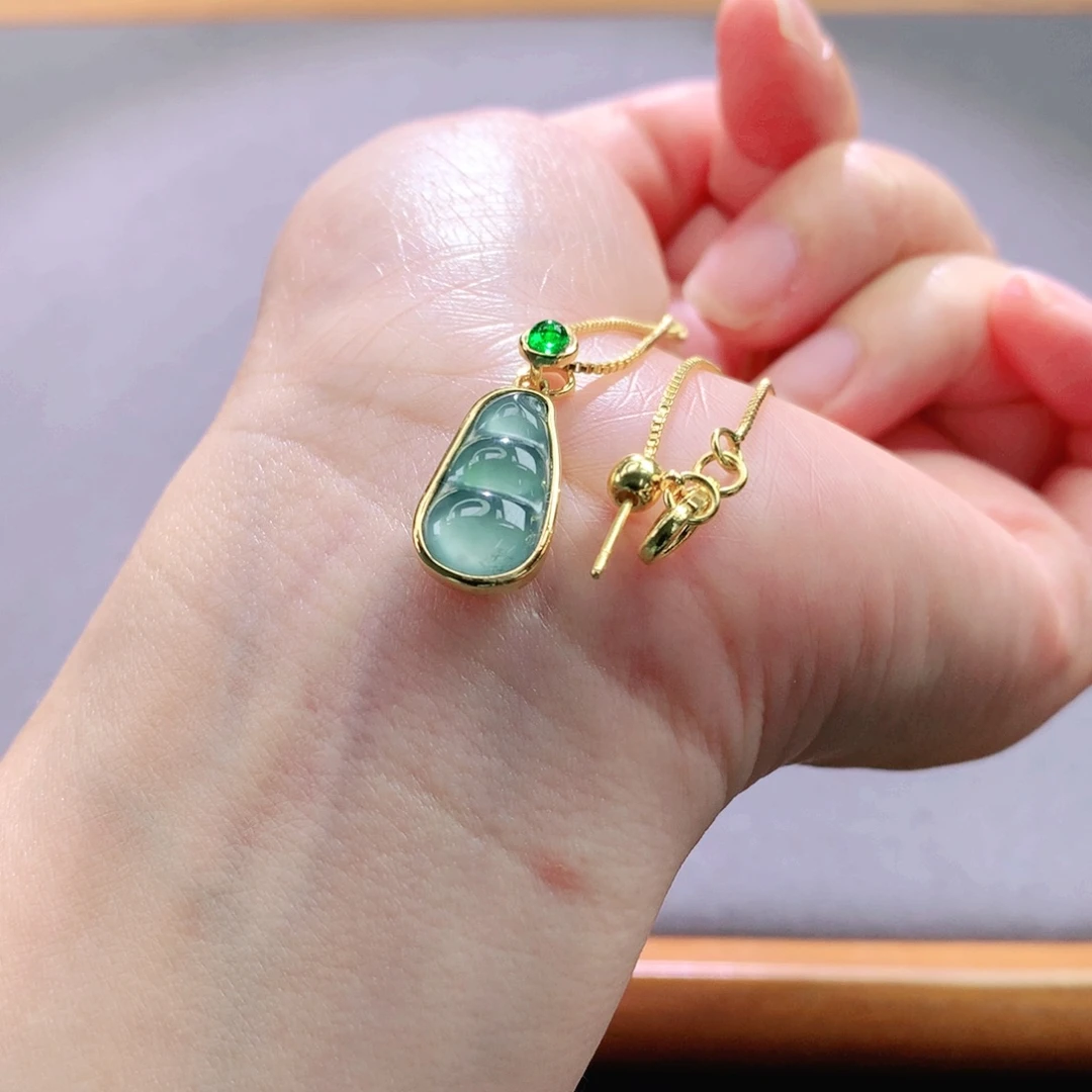 翡翠手镯未镶嵌天然翡翠手镯