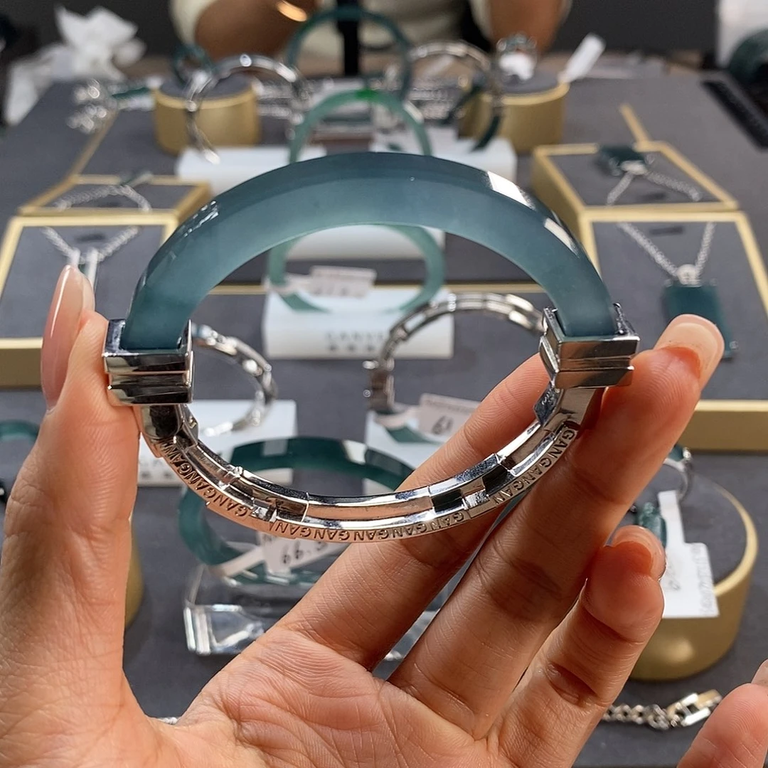 翡翠未镶嵌手镯开口51