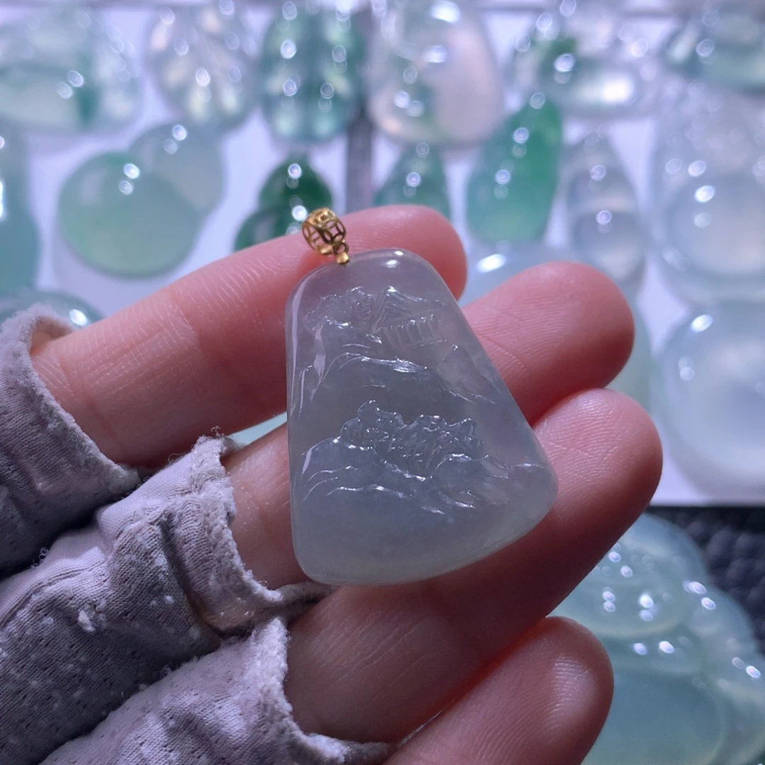 翡翠未镶嵌颈饰山水牌