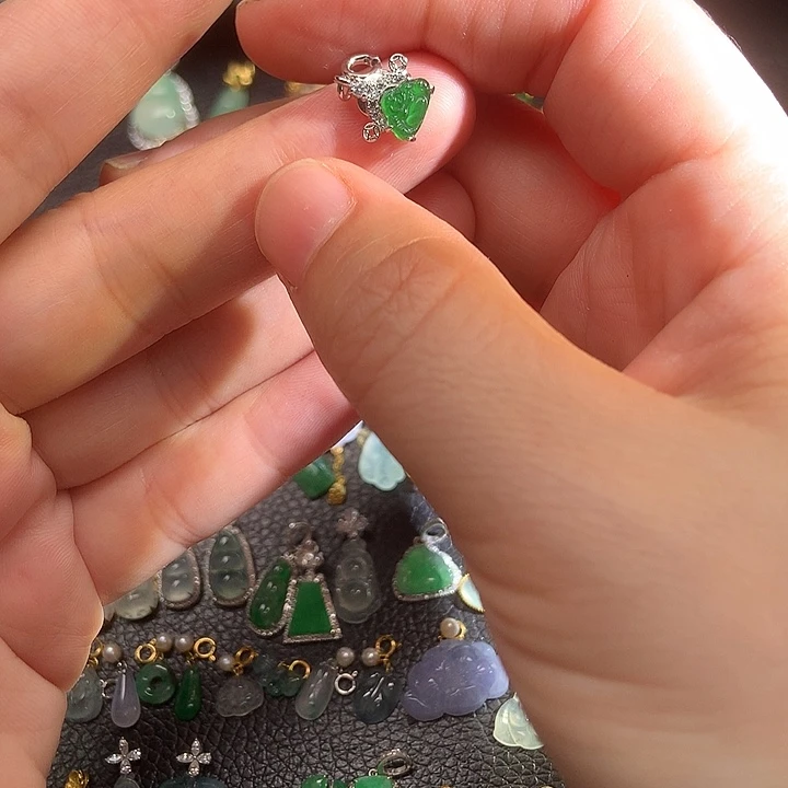 翡翠未镶嵌挂件1112