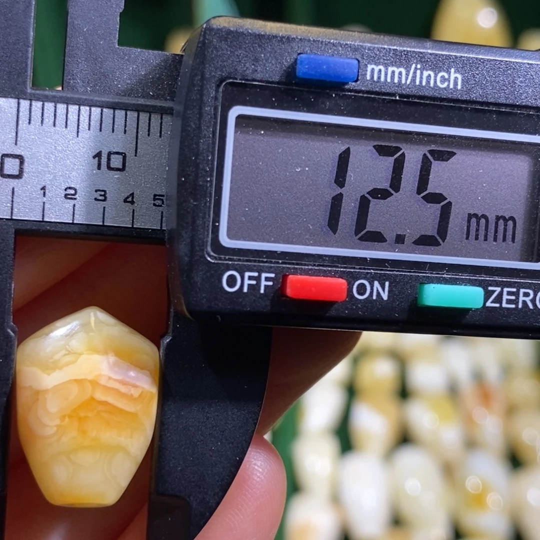 蜜蜡未镶嵌裸石配饰