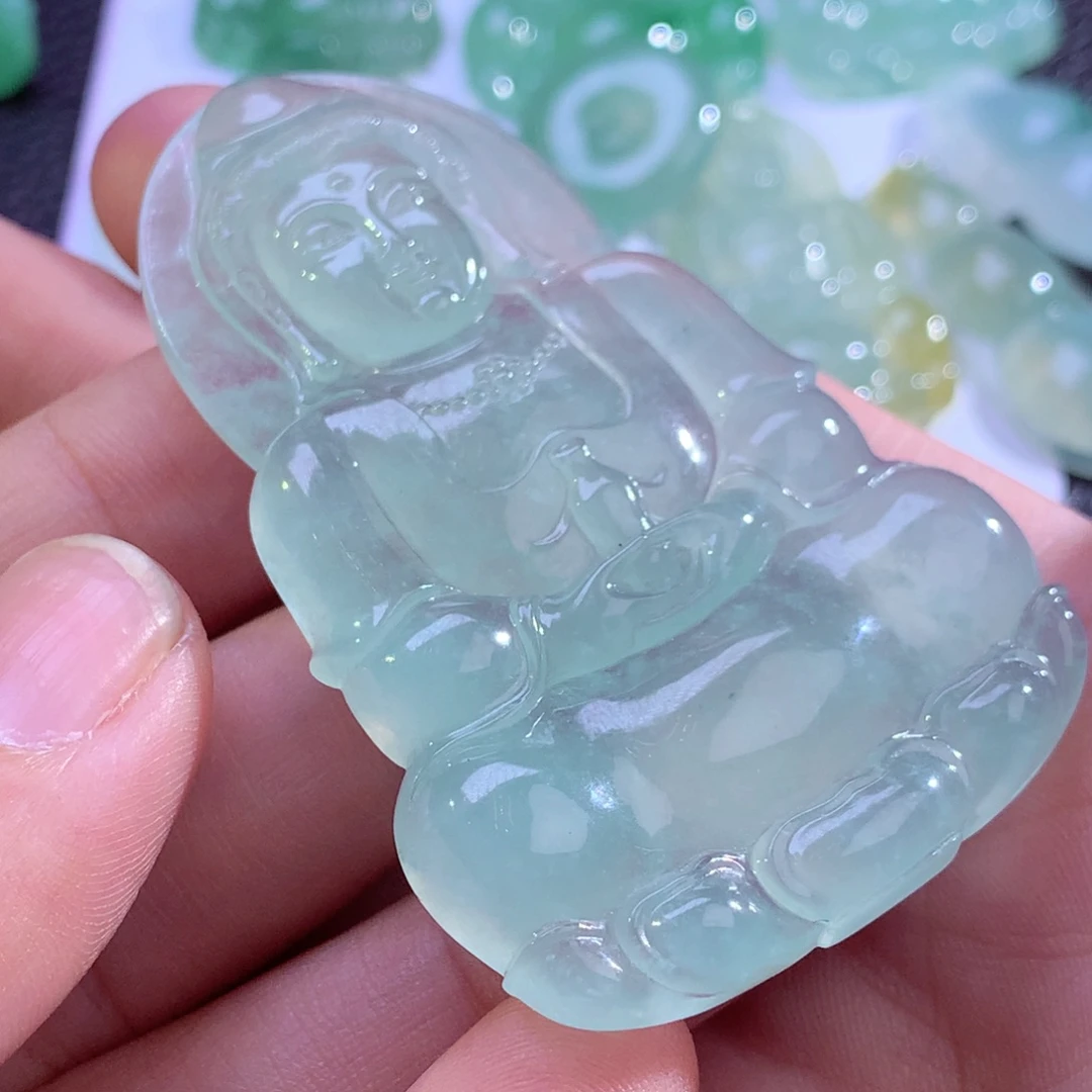 翡翠未镶嵌颈饰缅甸