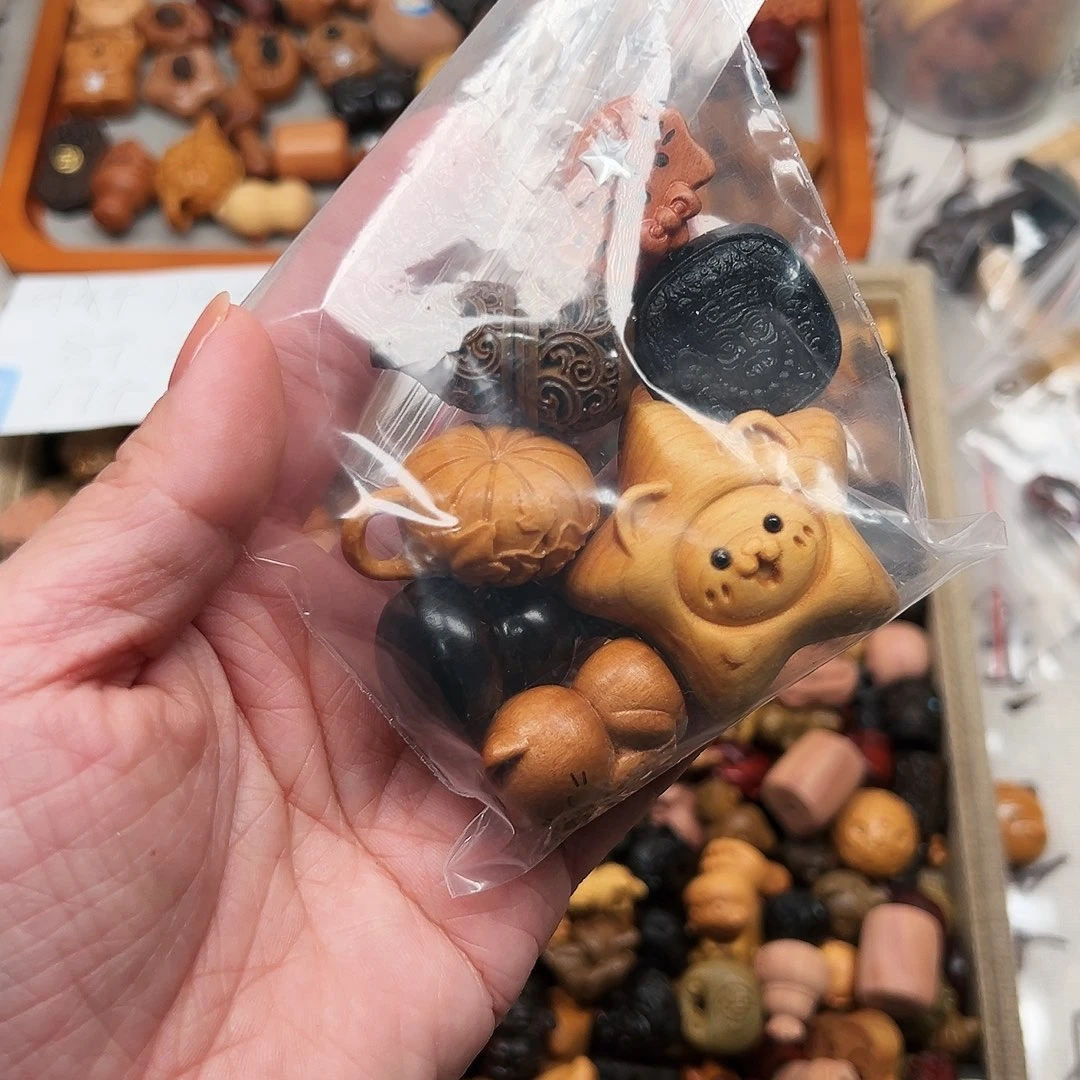 吊坠柏木未镶嵌是***呀