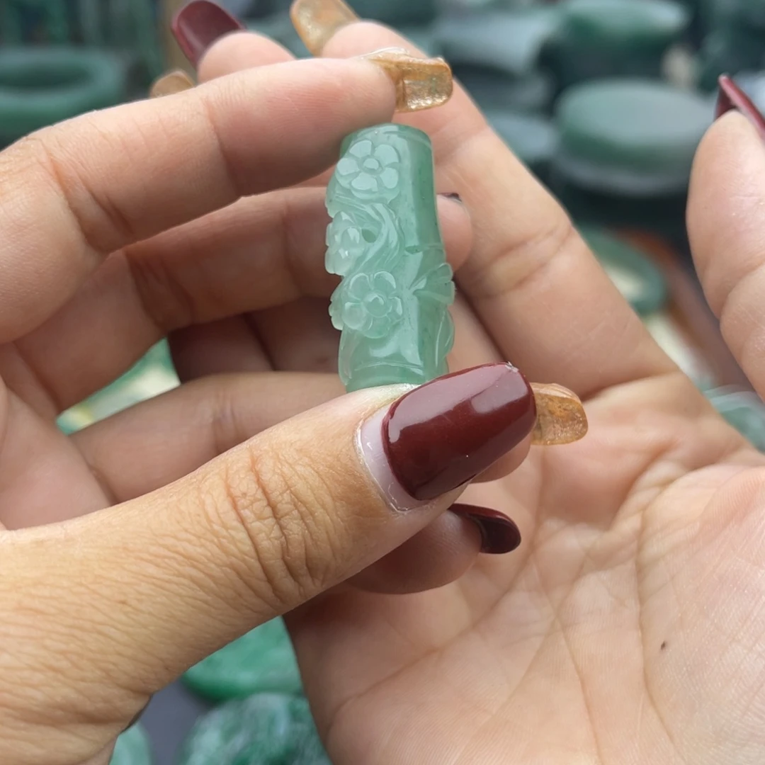 石英质玉颈饰未镶嵌