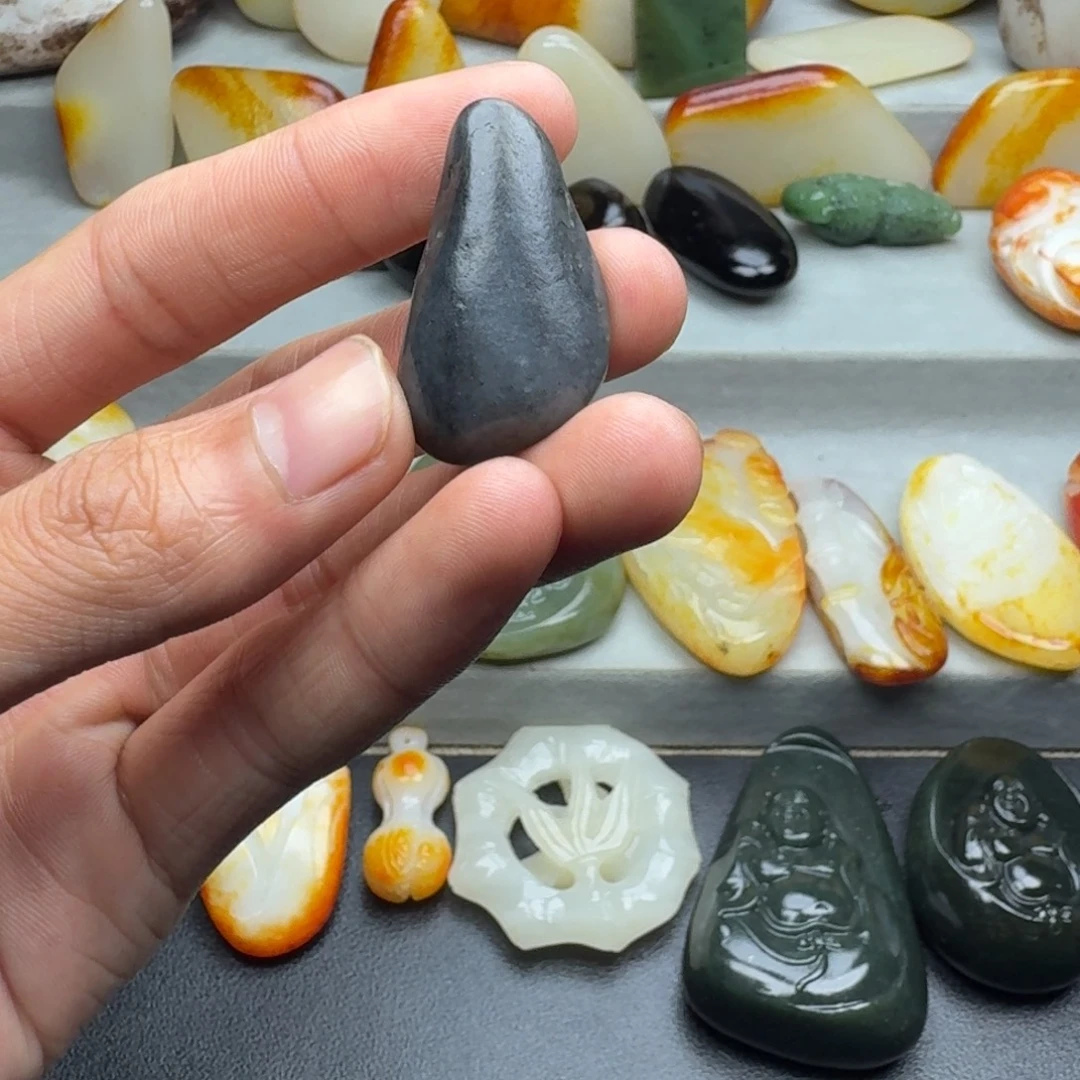 和田玉未镶嵌颈饰