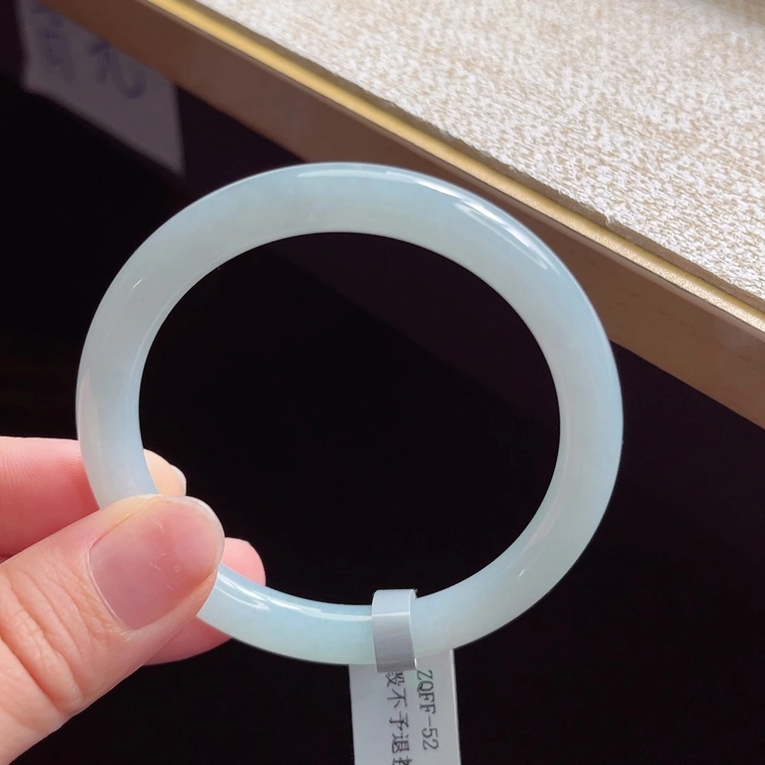 翡翠手镯未镶嵌手镯