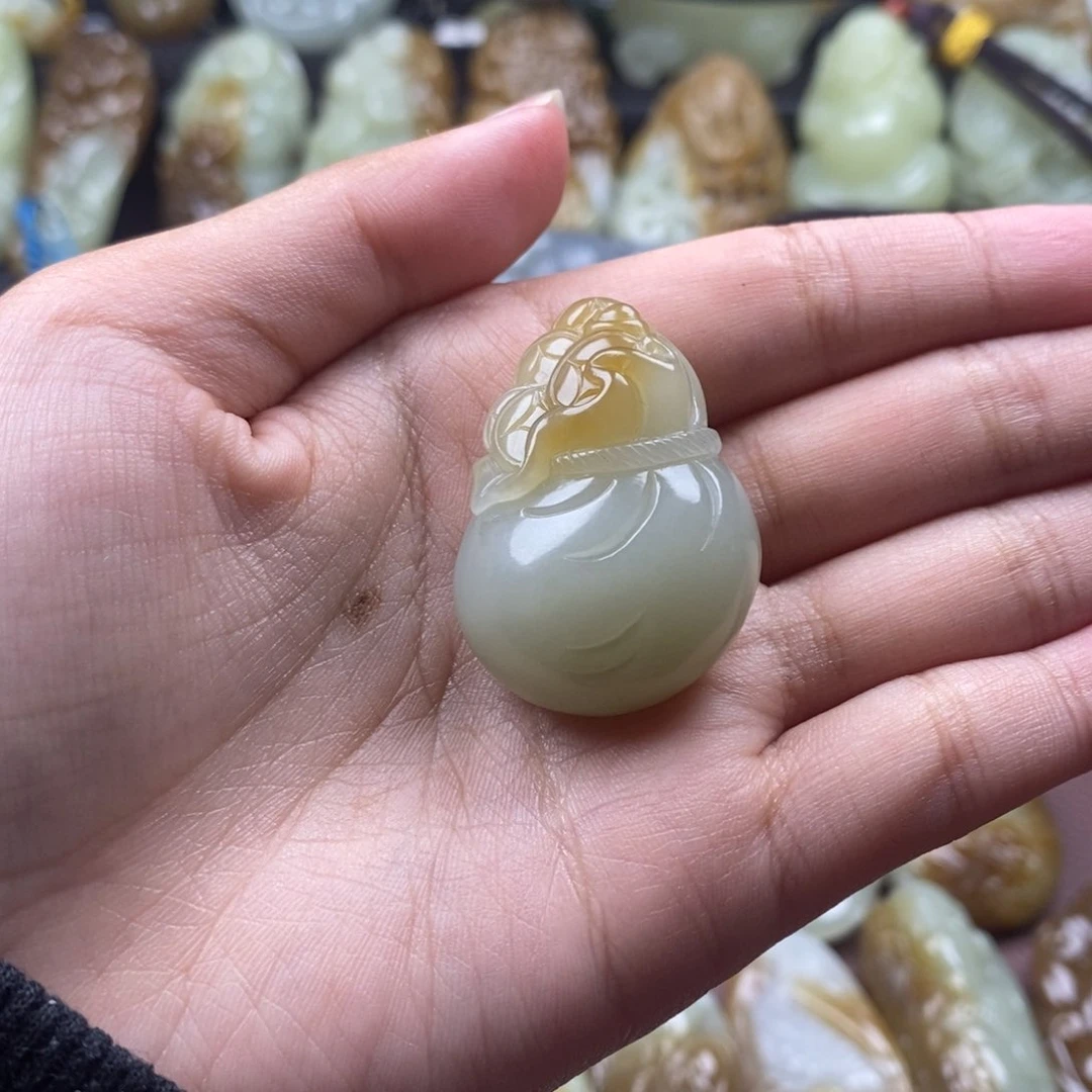 吊坠(不含链)未镶嵌和田玉（糖玉）b****y