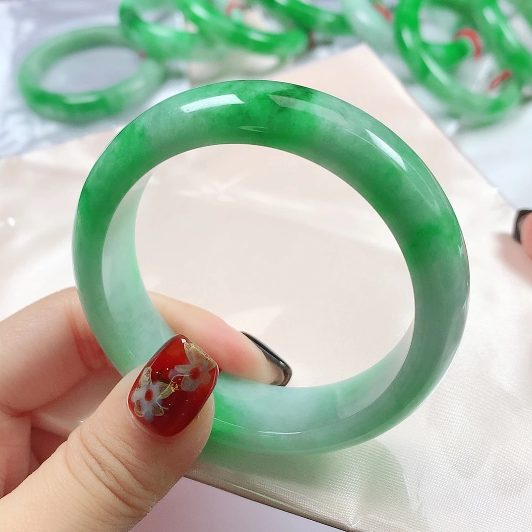 翡翠未镶嵌手镯1963