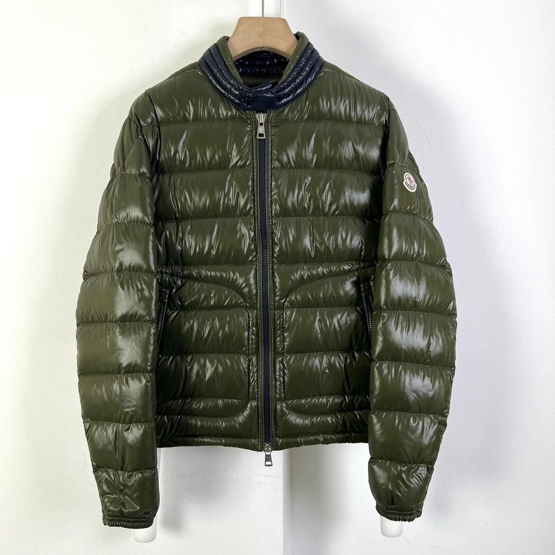 95新 MONCLER 深绿色轻薄羽绒服/2码/95新/编码00536
