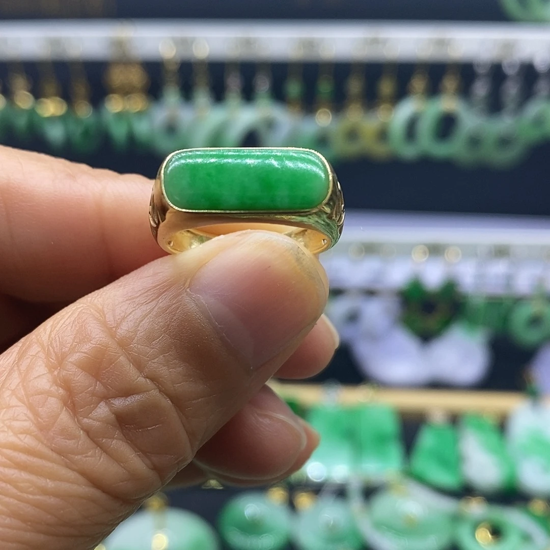 翡翠18K金镶嵌戒指戒指