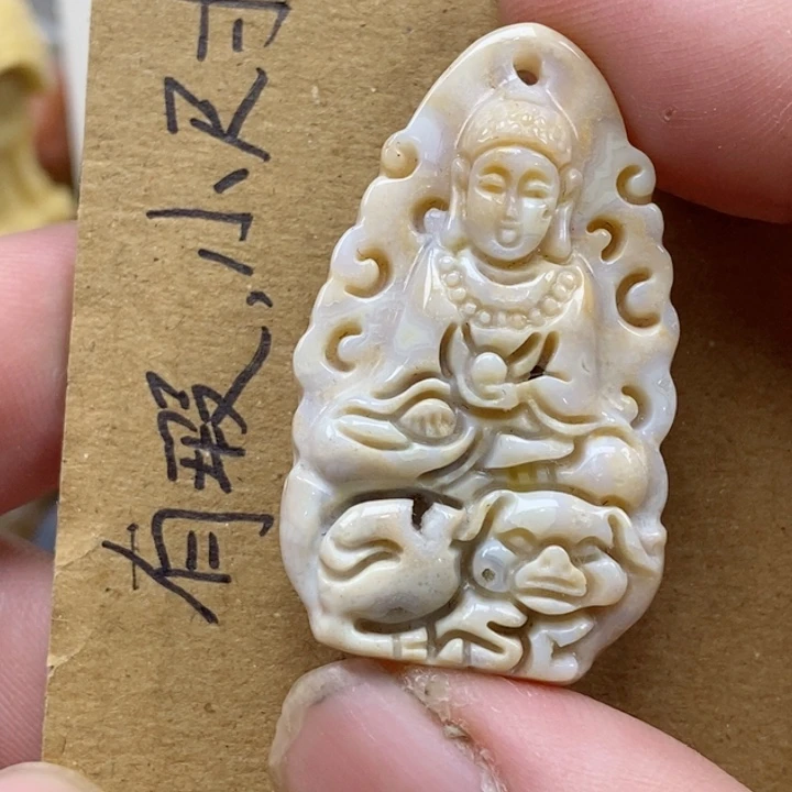 颈饰未镶嵌硅化珊瑚（珊瑚玉）