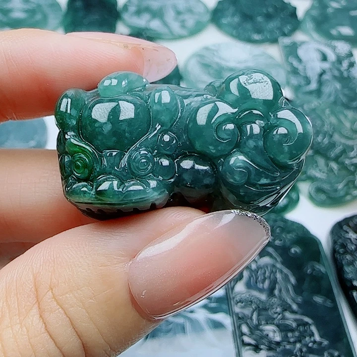 翡翠未镶嵌颈饰多样性发货天然的A货翡翠