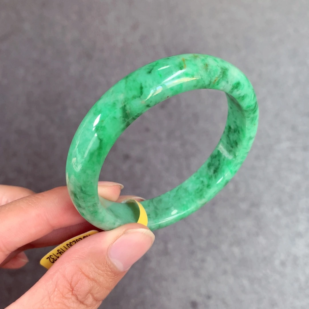 翡翠手镯未镶嵌缅甸