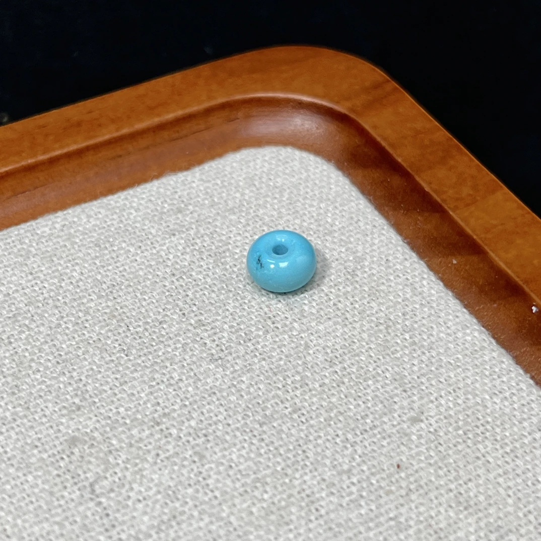 天然原矿绿松石小扣子尺寸约4.5X0.4毫米LS0281