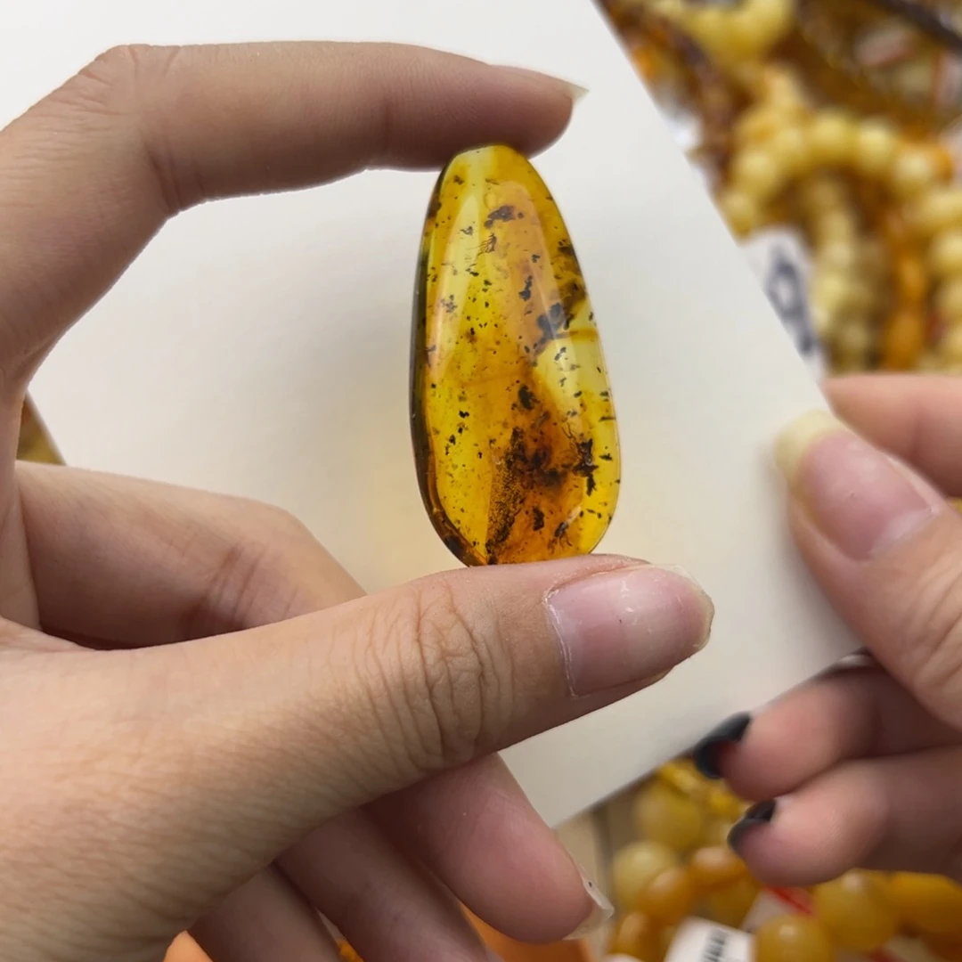 琥珀珠宝奇石未镶嵌