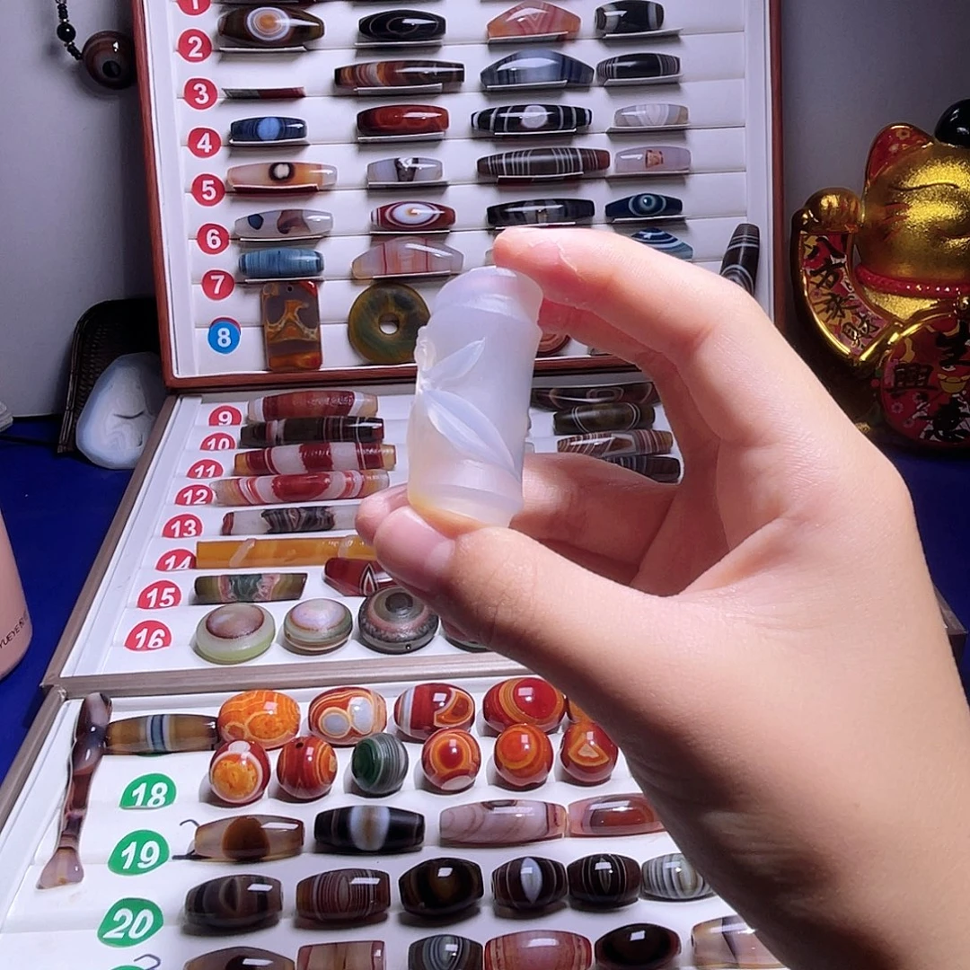 玛瑙未镶嵌吊坠手工雕刻