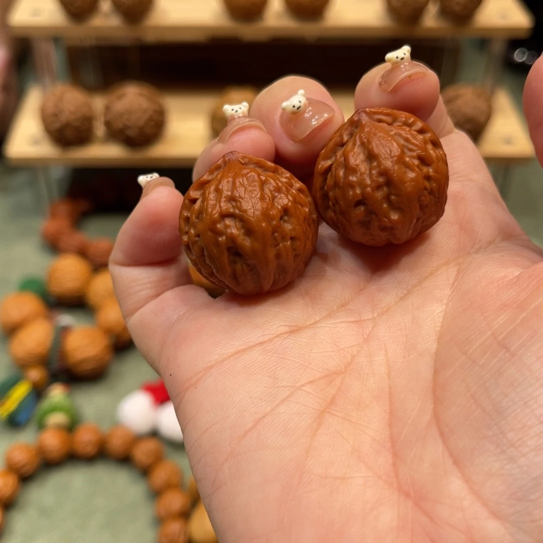 文玩核桃把件梅枝纹八棱