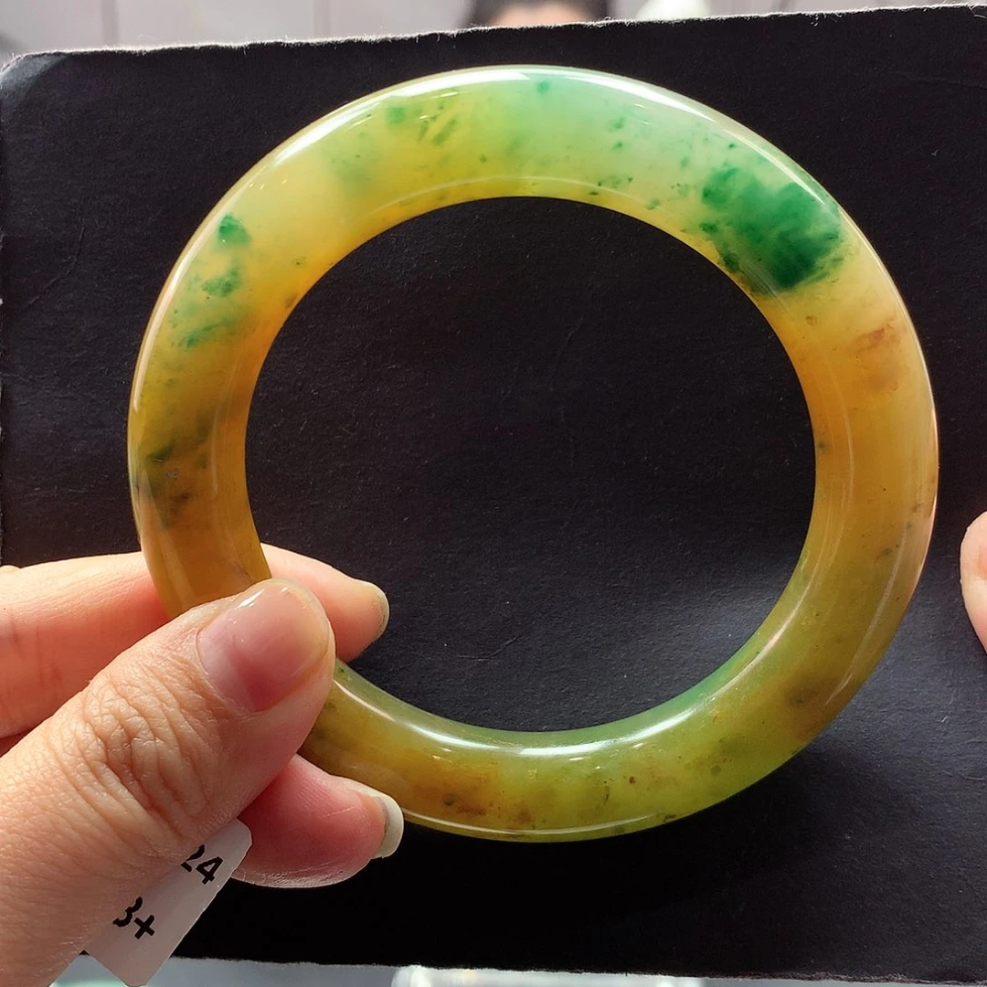 石英质玉手镯未镶嵌遇****室