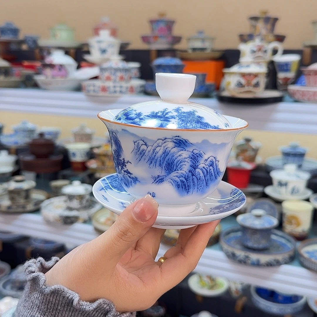 盖碗里的水煮开后放入