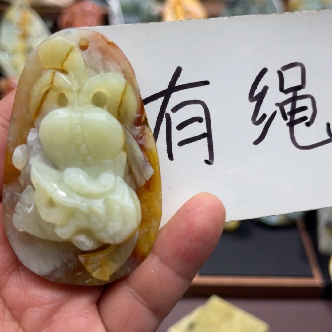 蛇纹石玉未镶嵌颈饰