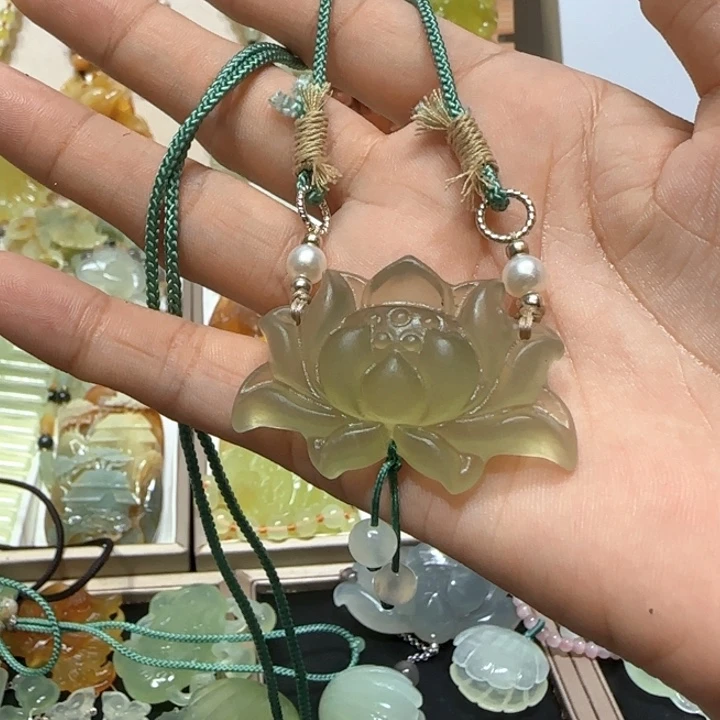 蛇纹石玉未镶嵌吊坠