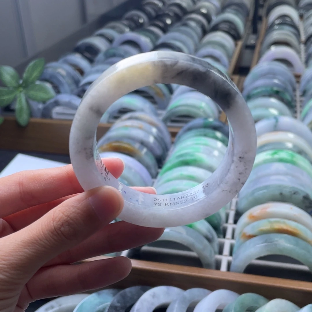 定制翡翠未镶嵌翡翠手镯