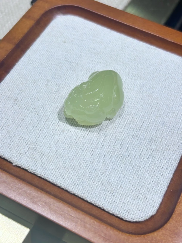和田玉黄口料貔貅吊坠